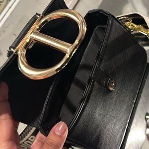 Black purses